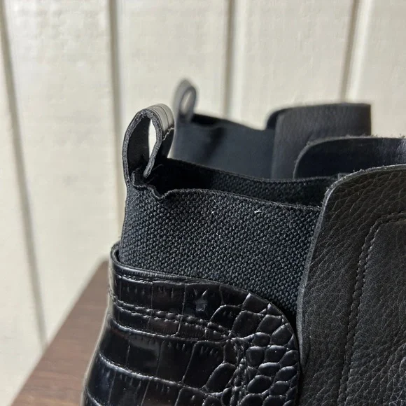 Dolce Vita Huey Lug Sole Chelsea Boots, size 7.  Slight stretching on elastic. - Picture 7 of 7